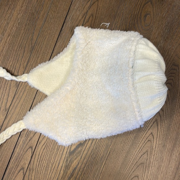 Ski hat from Amsterdam Holland . Super cute and soft. - Picture 4 of 10